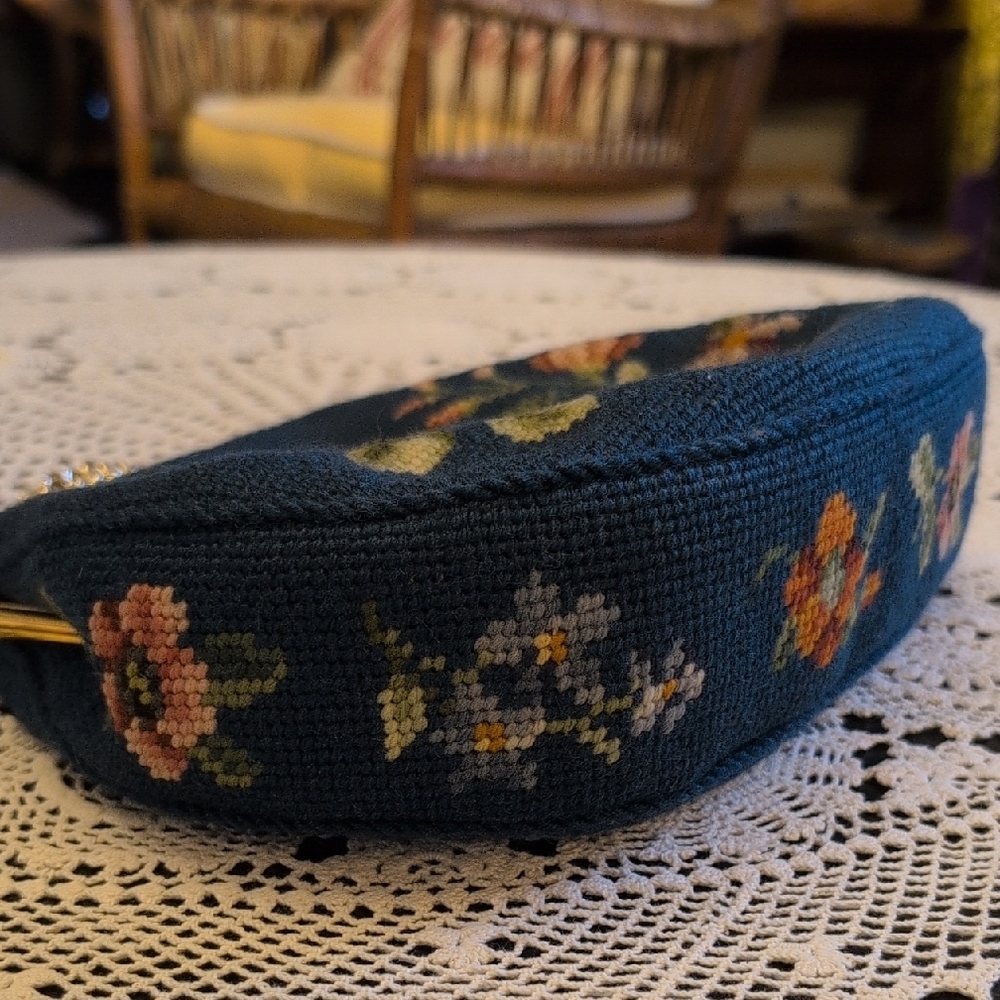 Floral Embroidered Women Bag with Gold Chain - Picture 2 of 5